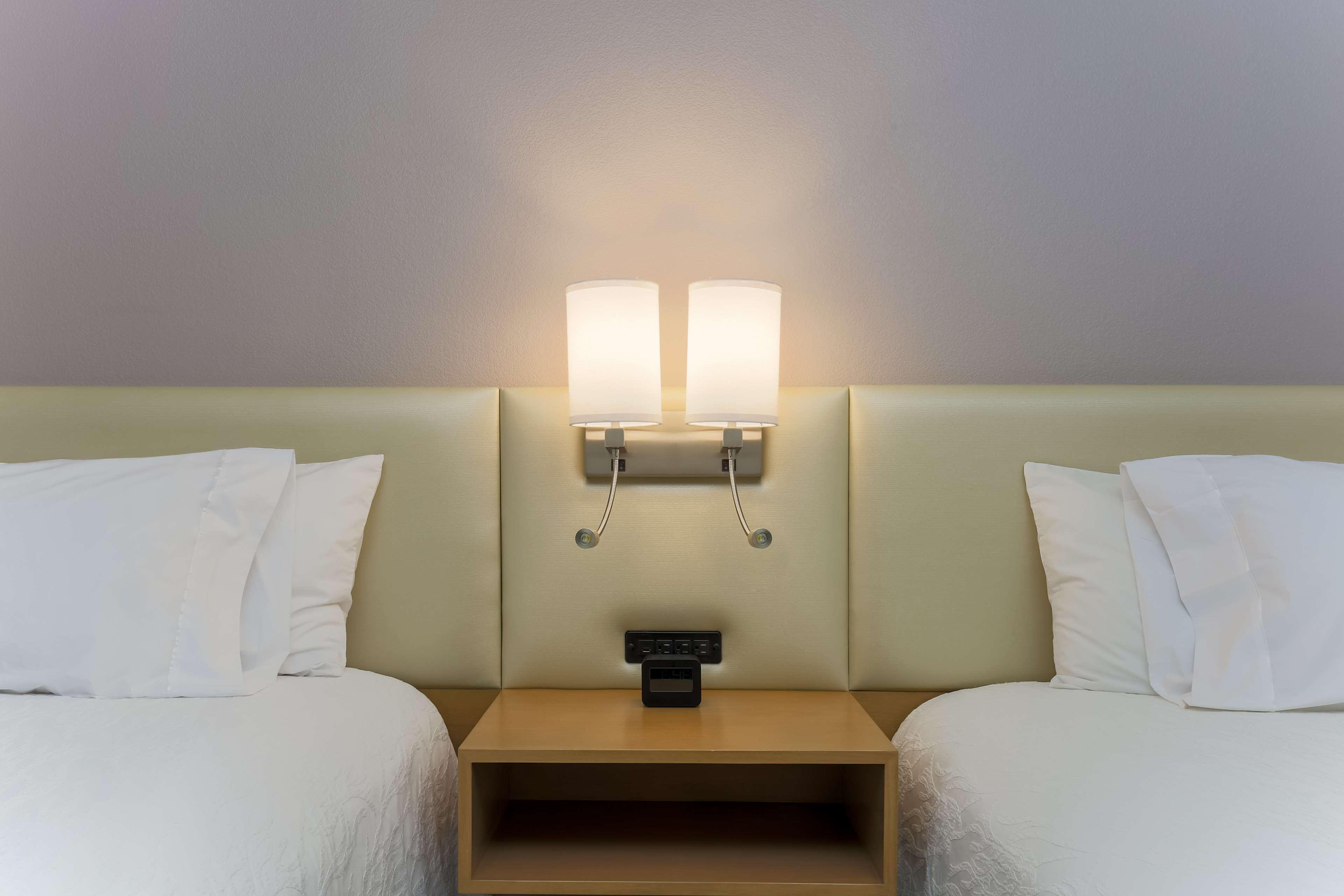 Hilton Garden Inn Bakersfield Bagian luar foto