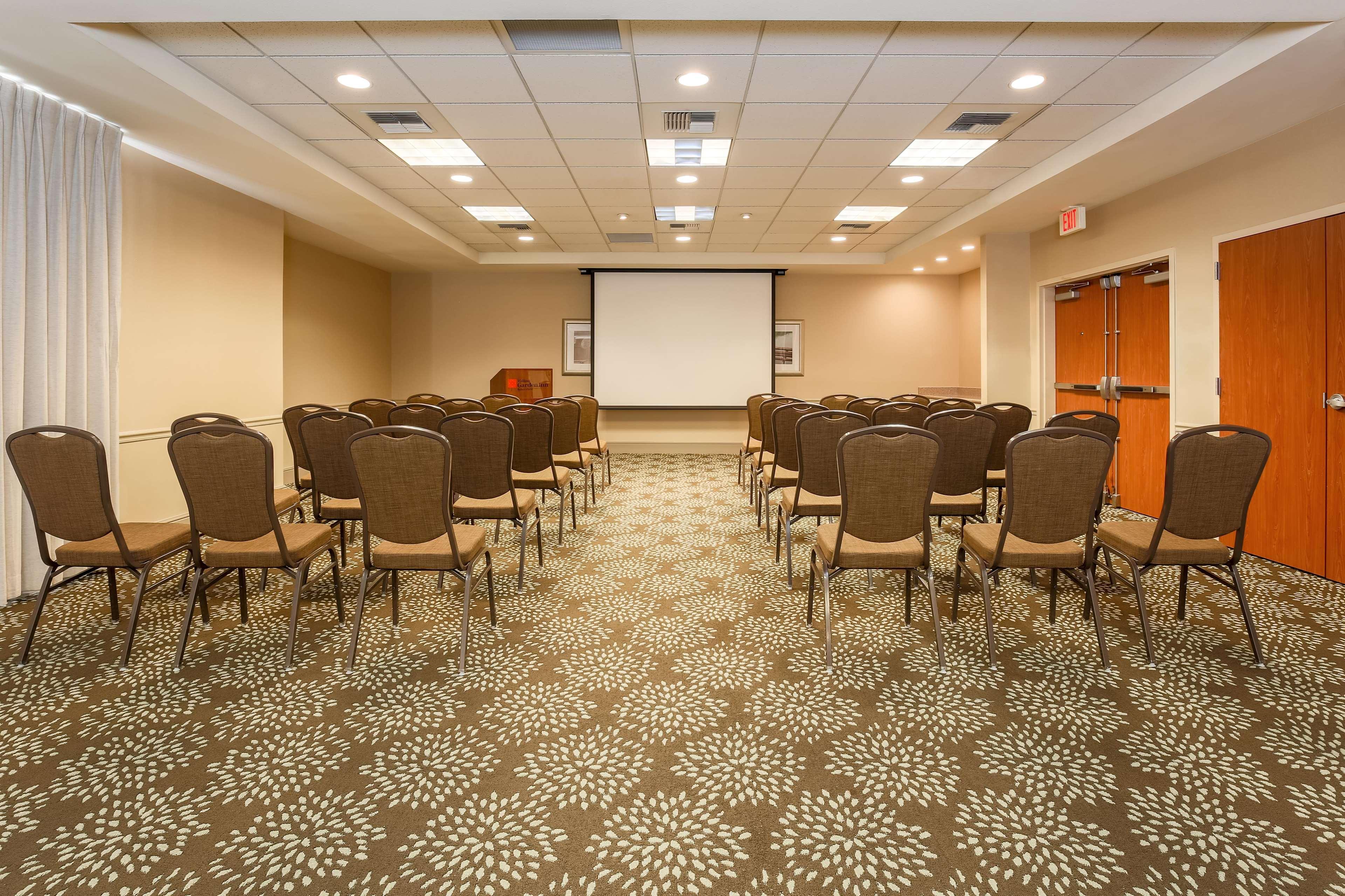 Hilton Garden Inn Bakersfield Bagian luar foto