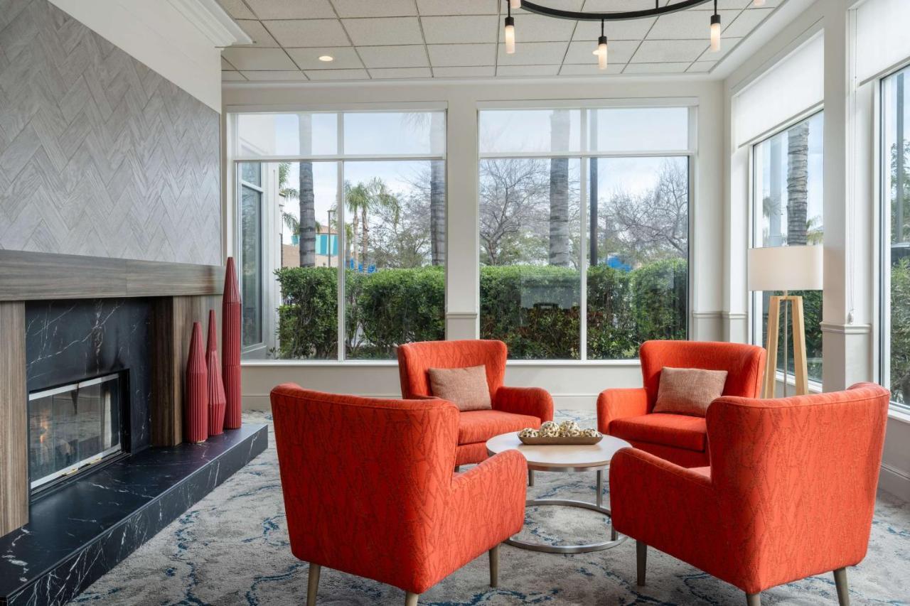 Hilton Garden Inn Bakersfield Bagian luar foto