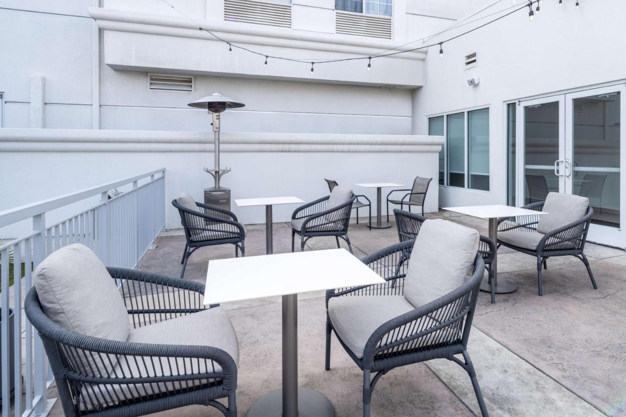 Hilton Garden Inn Bakersfield Bagian luar foto