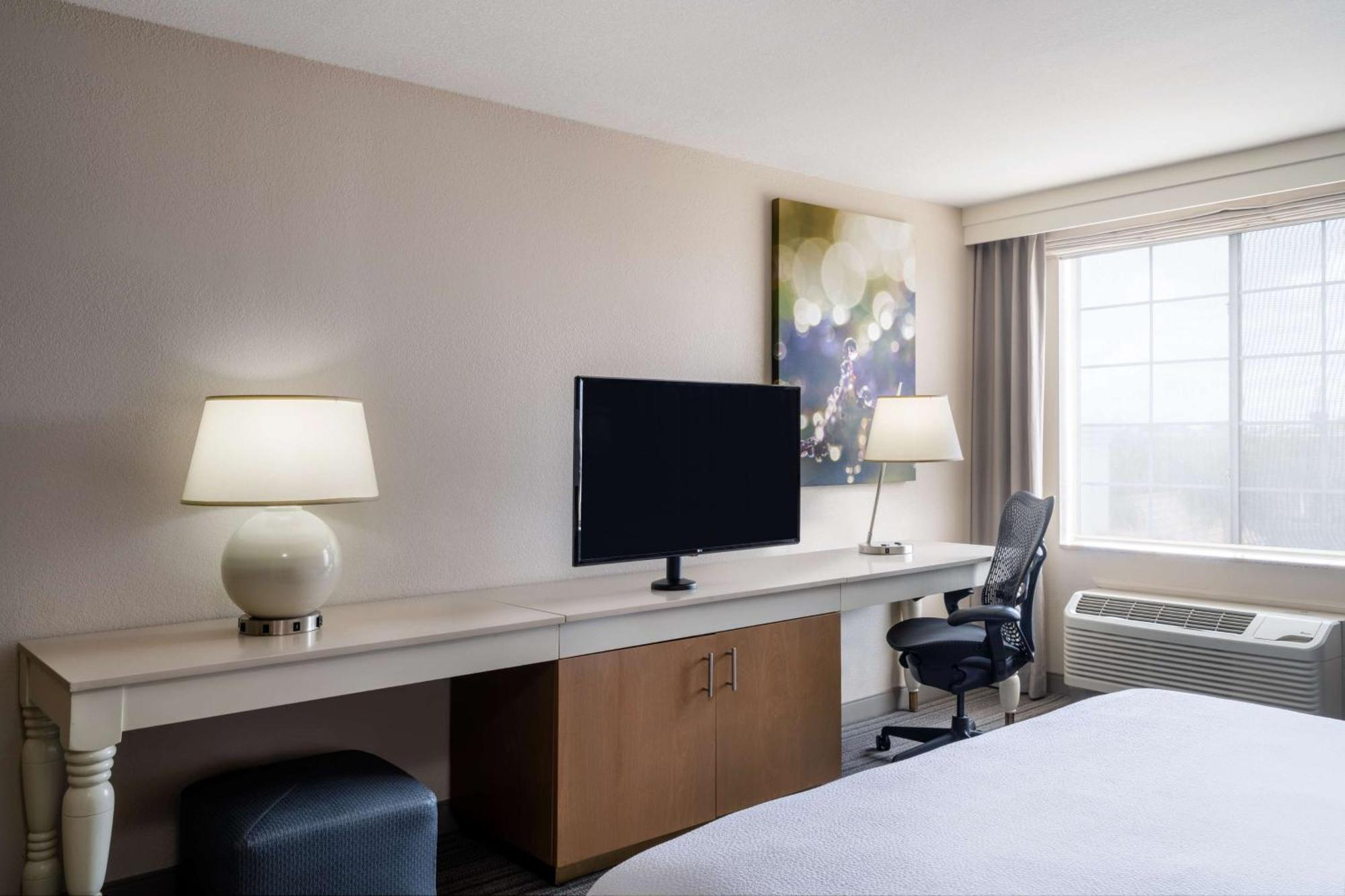 Hilton Garden Inn Bakersfield Bagian luar foto