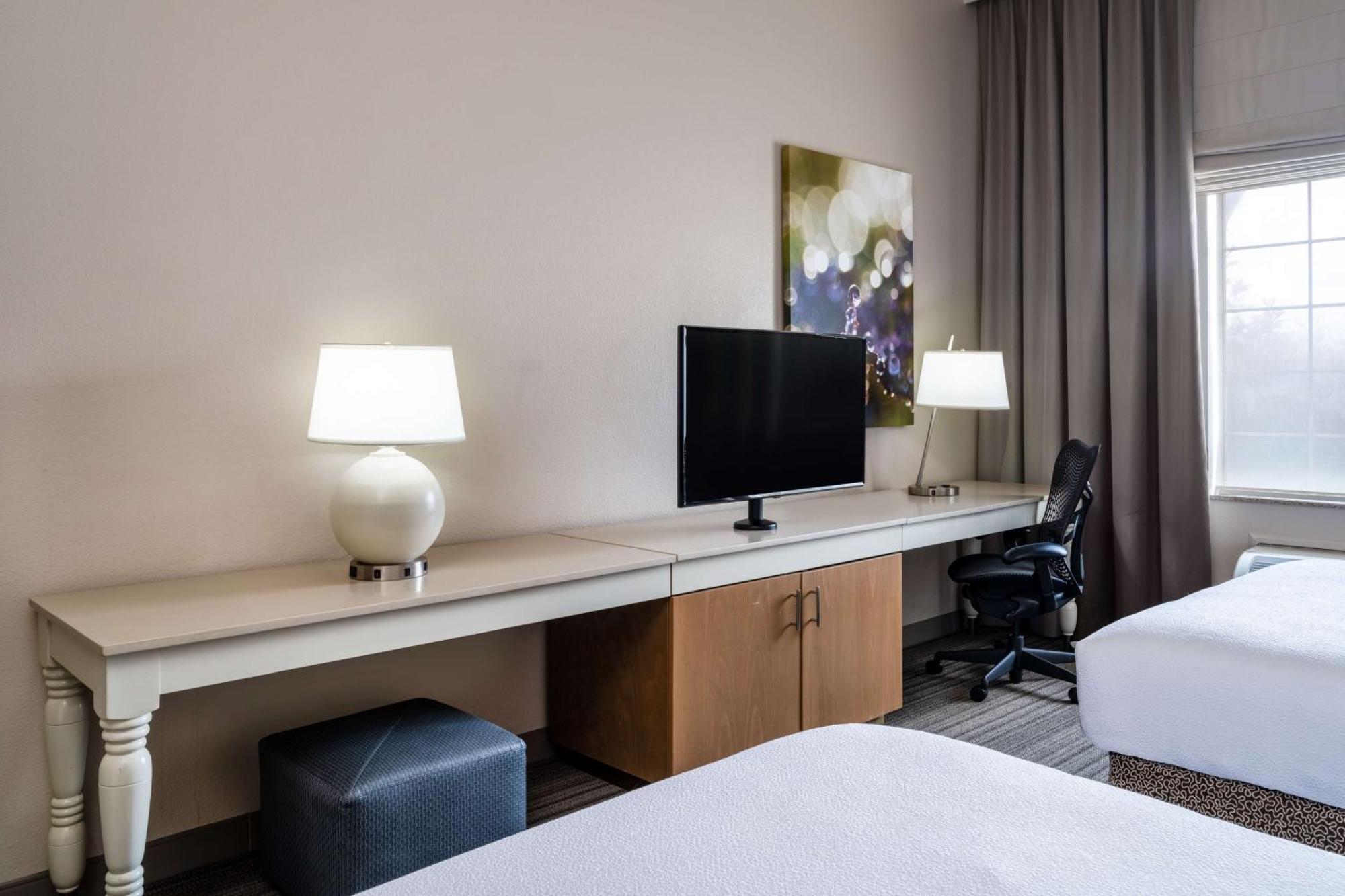 Hilton Garden Inn Bakersfield Bagian luar foto