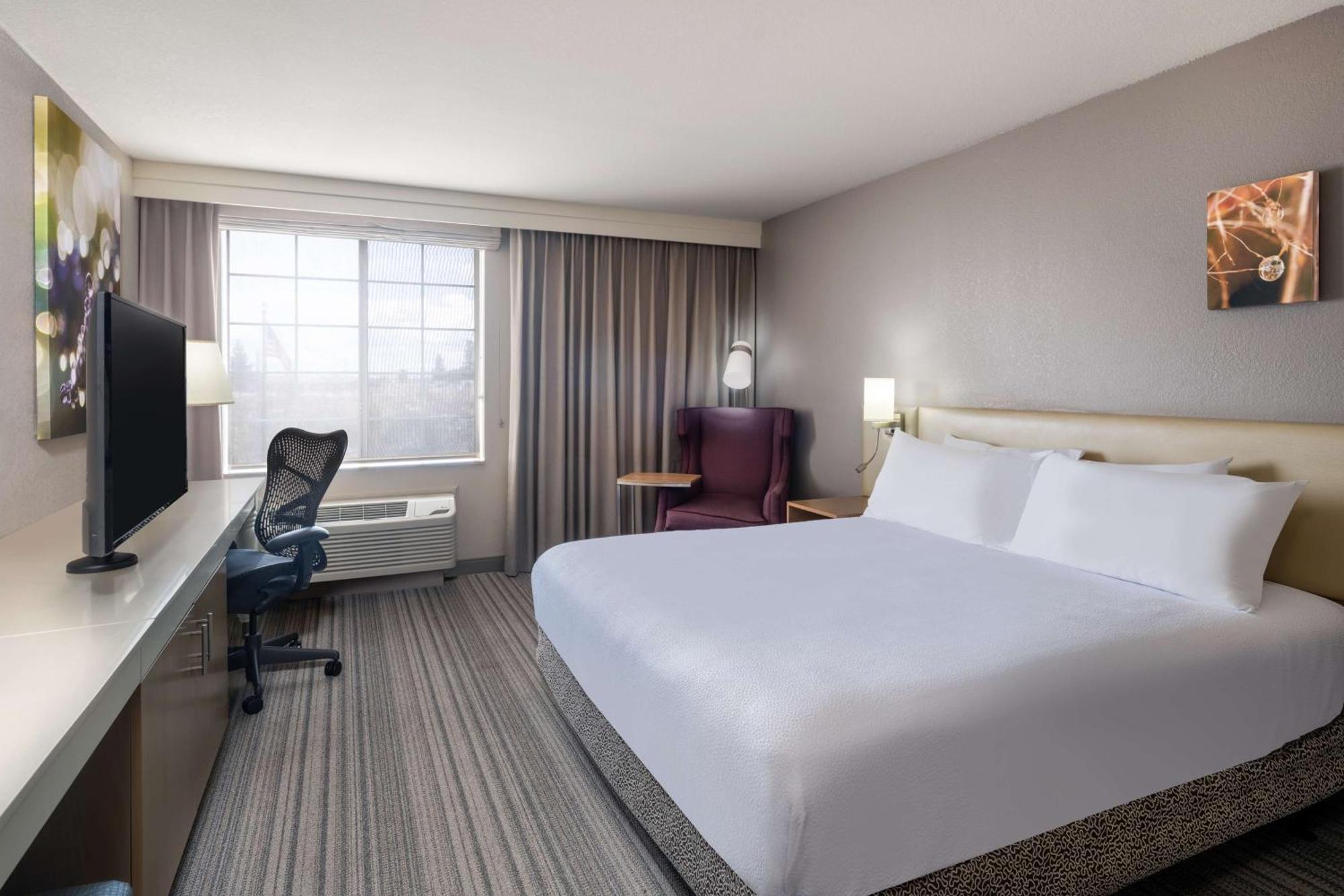 Hilton Garden Inn Bakersfield Bagian luar foto