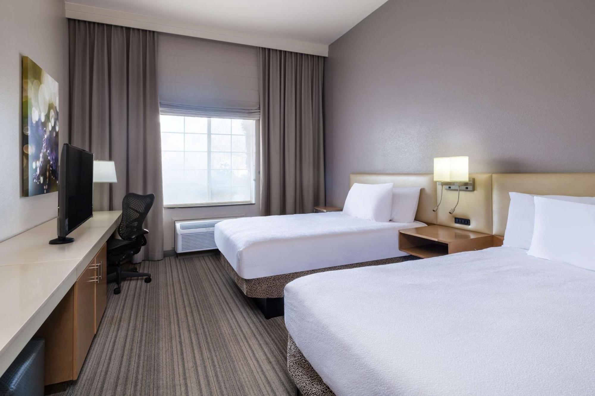 Hilton Garden Inn Bakersfield Bagian luar foto