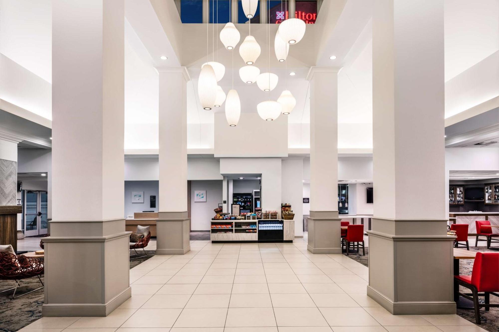 Hilton Garden Inn Bakersfield Bagian luar foto