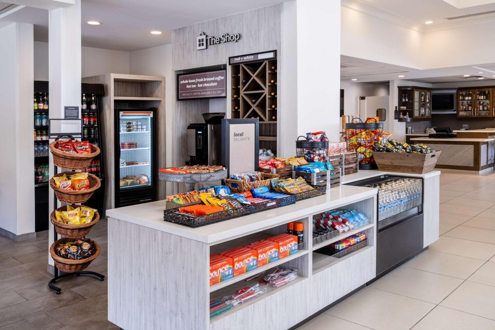 Hilton Garden Inn Bakersfield Bagian luar foto