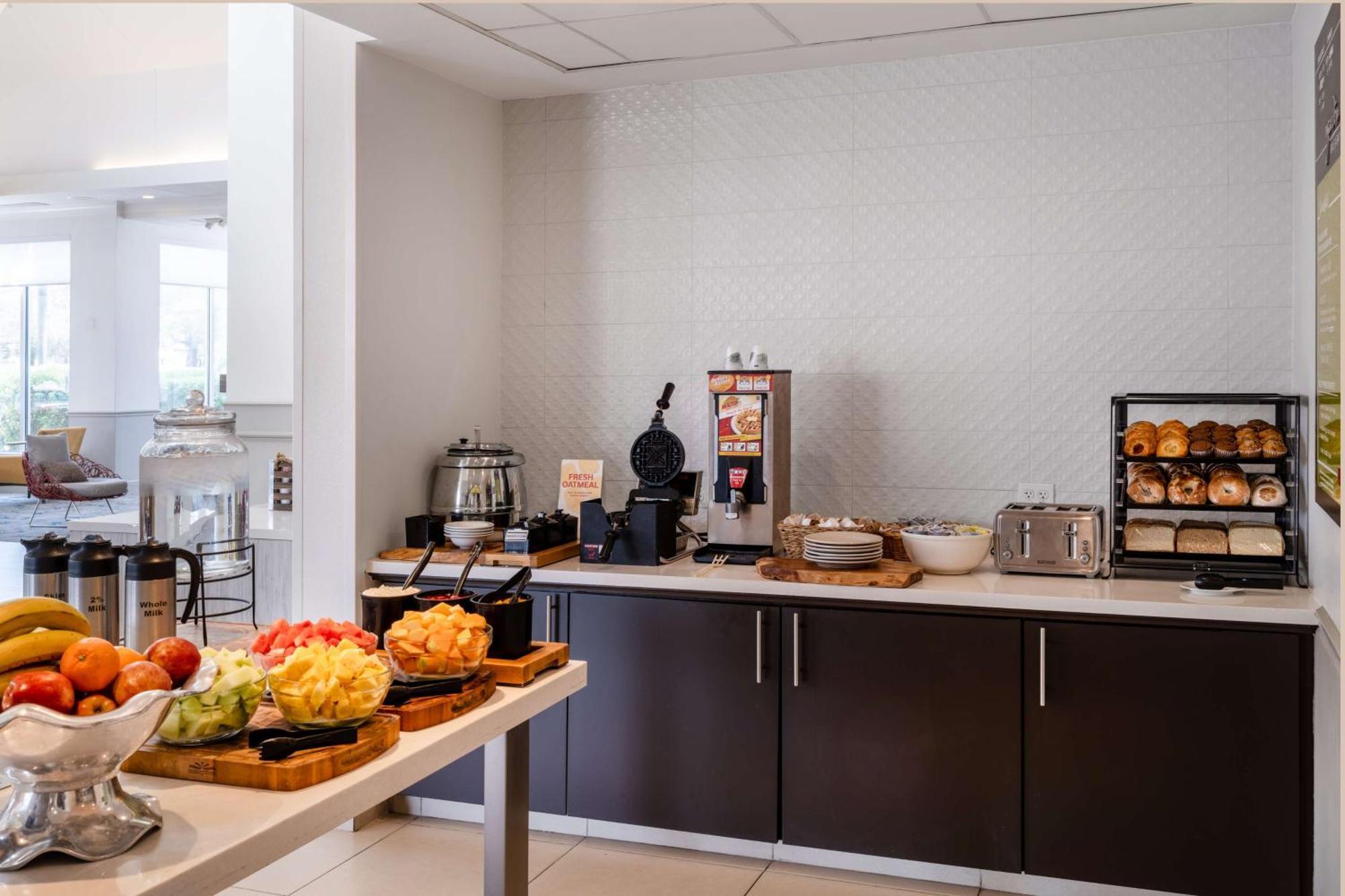 Hilton Garden Inn Bakersfield Bagian luar foto