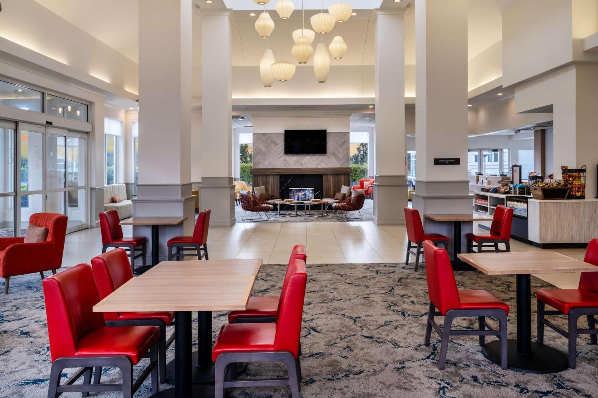 Hilton Garden Inn Bakersfield Bagian luar foto