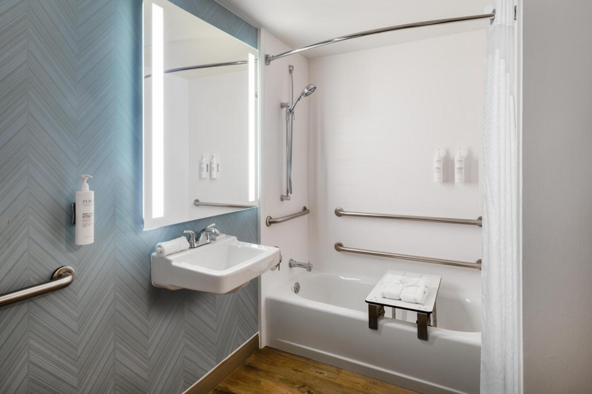 Hilton Garden Inn Bakersfield Bagian luar foto