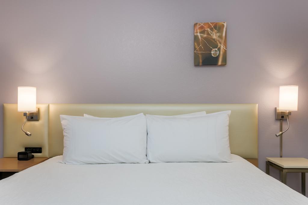 Hilton Garden Inn Bakersfield Bagian luar foto
